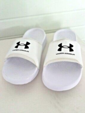Under Armour Ignite Select Slides White Black Logo Sandals Unisex Size 10 NWOT